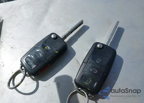 2009 Volkswagen New Beetle 2.5L из США, поврежденный, VIN 3VWRW31C59M514708